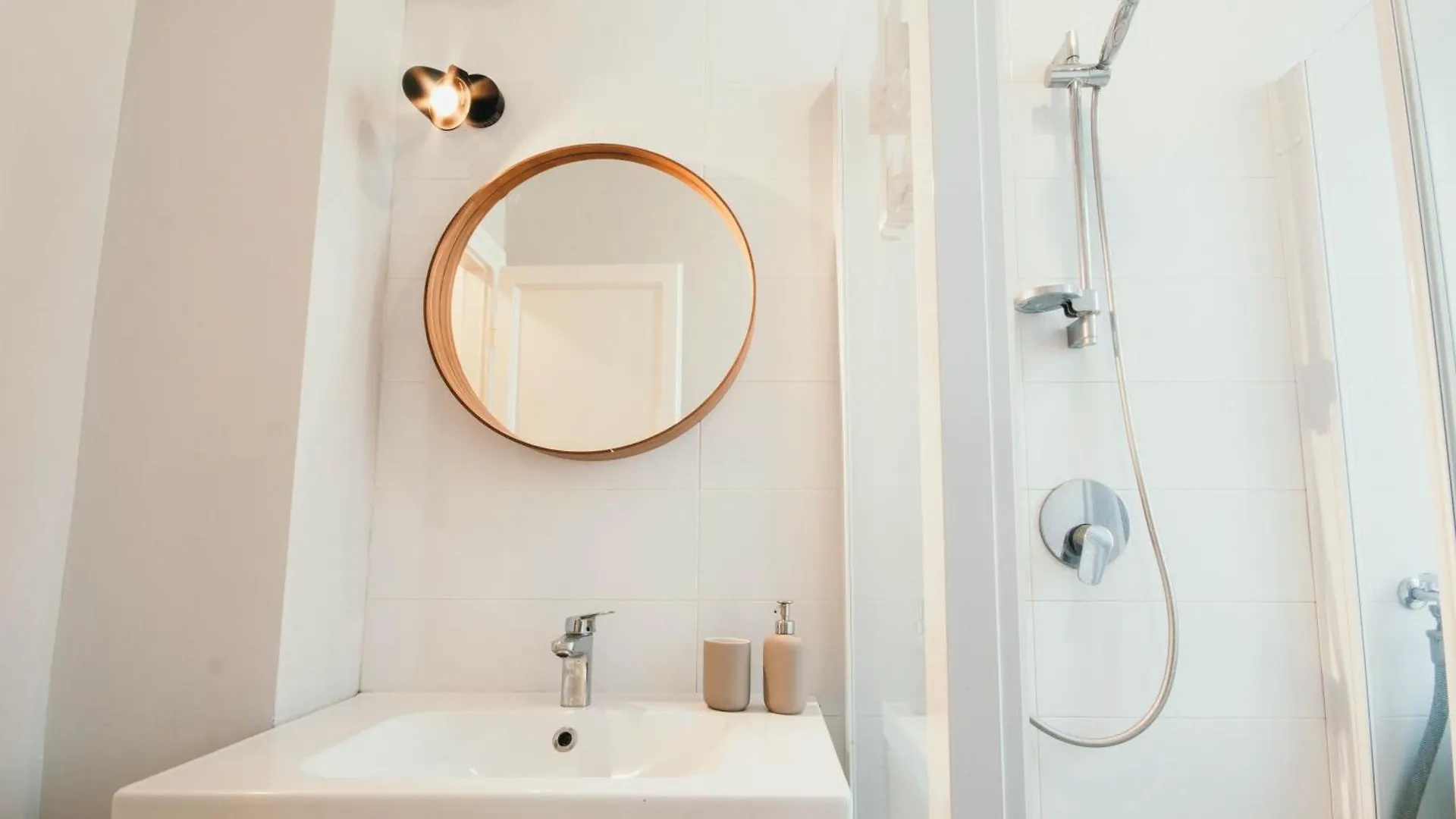 Appartamento Papiniano - Lakeside L&B Milano 0*,  Italien